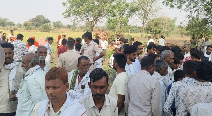 मांडलगढ़ में खेत में पेड़ से लटका मिला युवक का शव, हत्या की आशंका